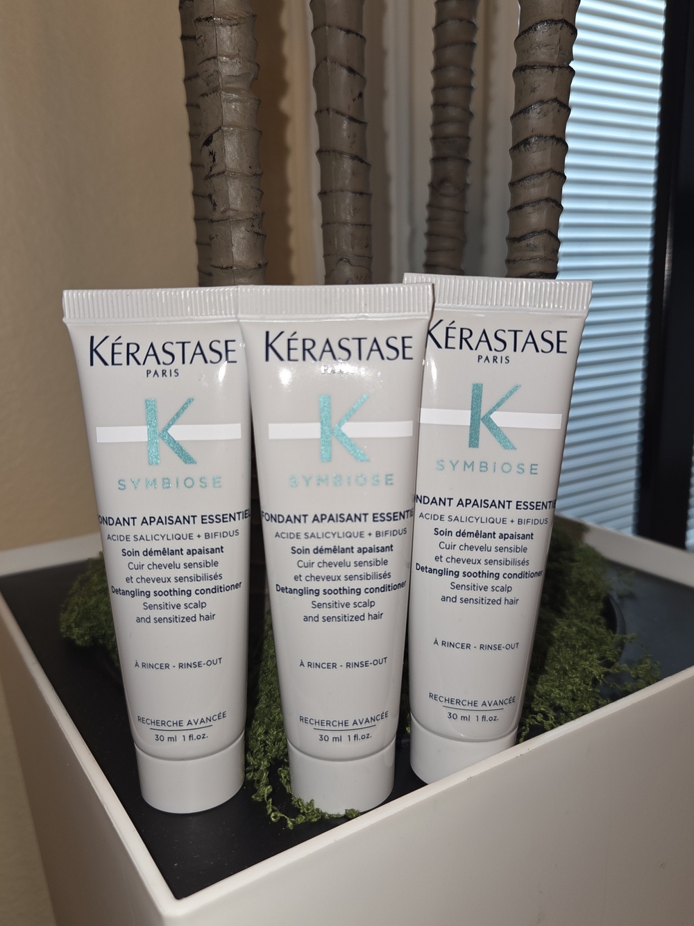 Kérastase Symbiose Detangling Conditioner - White/Teal